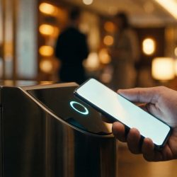 Cómo la tecnología de acceso exclusivo está transformando tu smartphone en un pase VIP